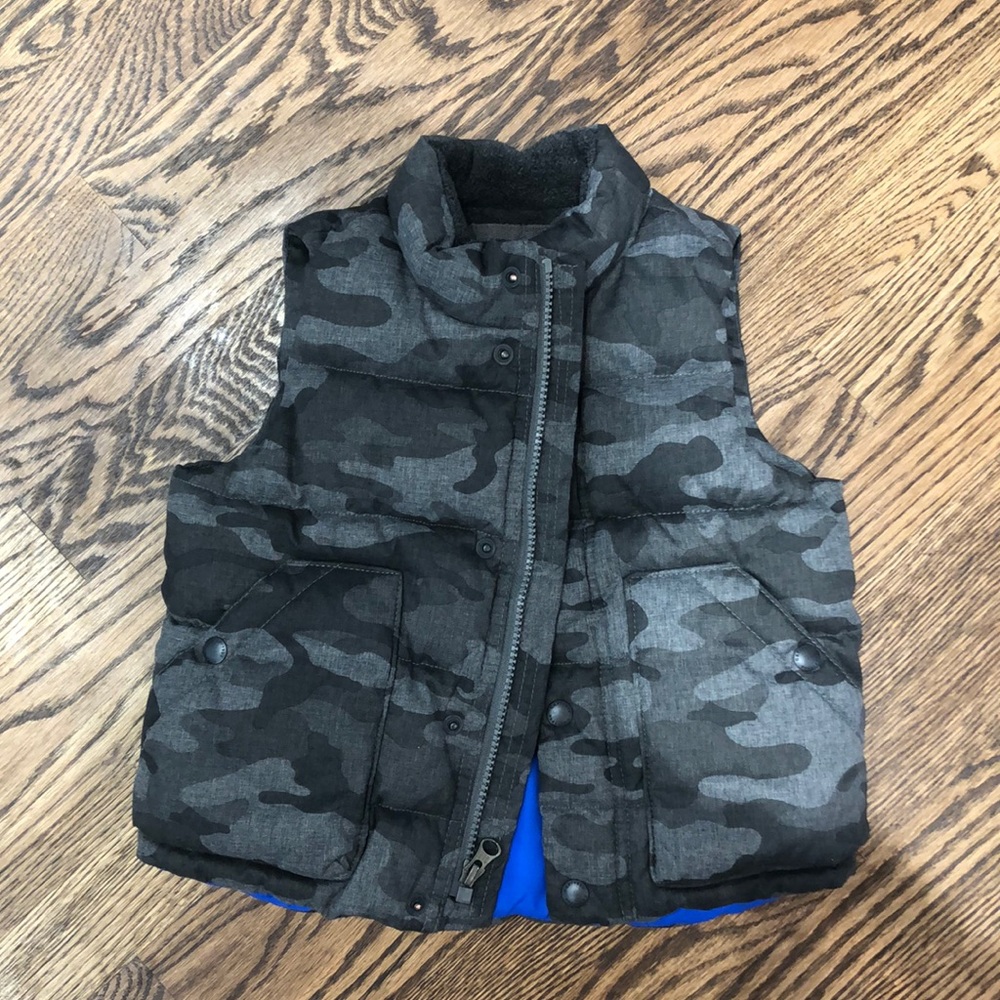 2t Baby Gap Camo Puffer Vest with Zipper and Snaps